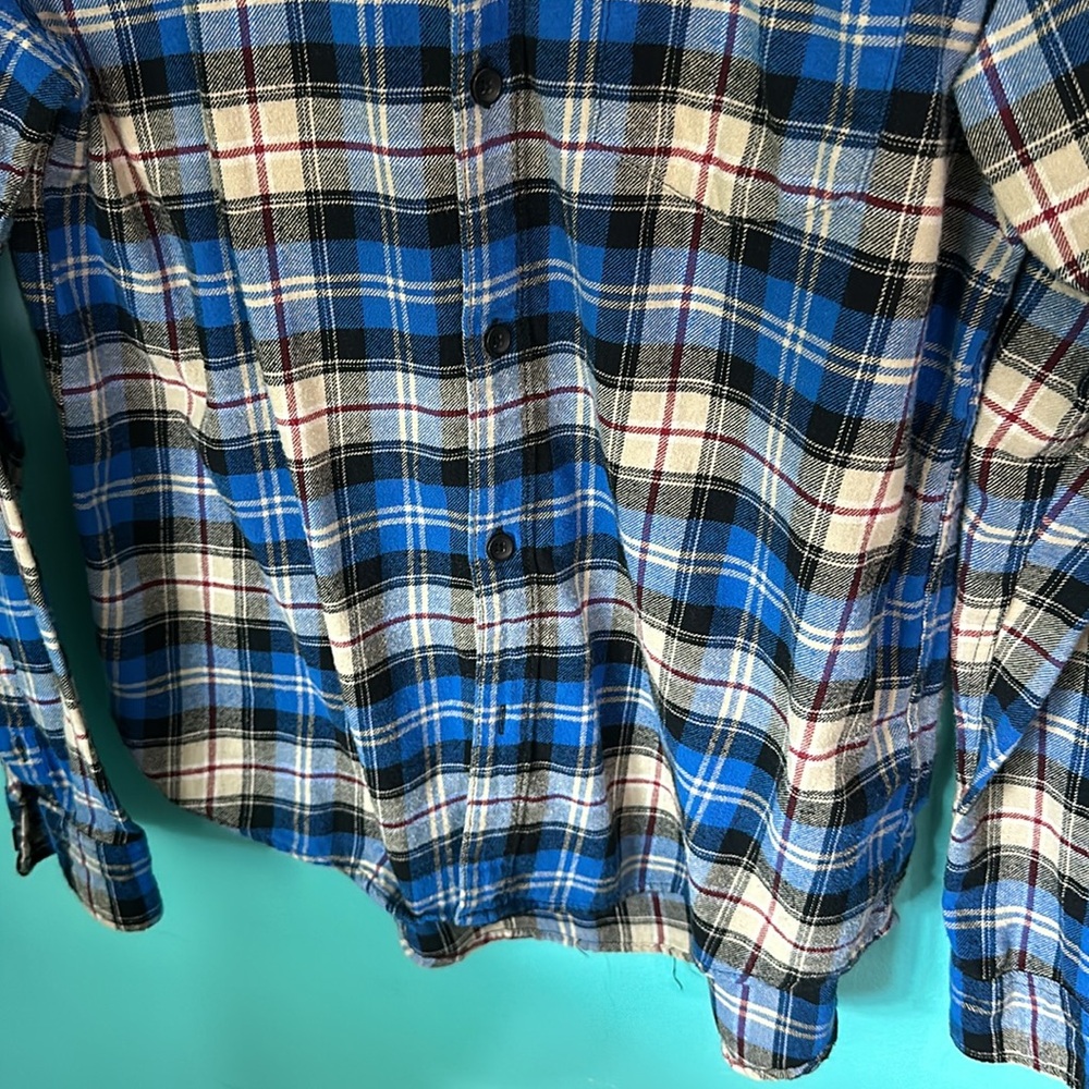 FINAL PRICE NO OFFERS
Urban Outfitters Flannel Plaid Button Down Shirt S - Picture 3 of 6